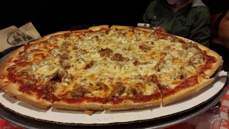 Experience the Taste of Chicago at Rosati’s Pizza Pub